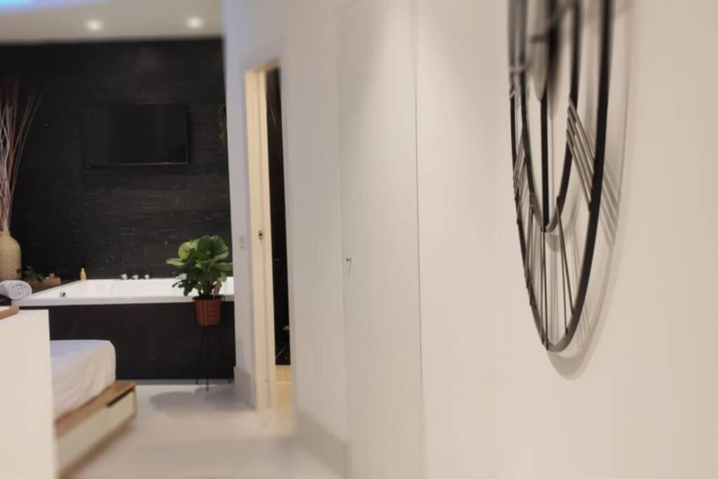 Elegante Open Space Con Vasca Idromassaggio A Trastevere Экстерьер фото